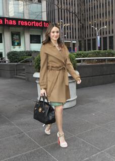 Emmy Rossum feet photo thumbnail