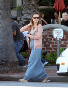 Olivia Wilde feet photo thumbnail