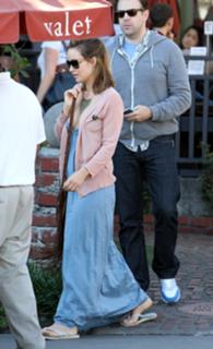 Olivia Wilde feet photo thumbnail