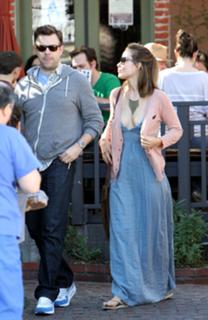 Olivia Wilde feet photo thumbnail