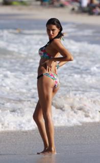 Adriana Lima feet photo thumbnail