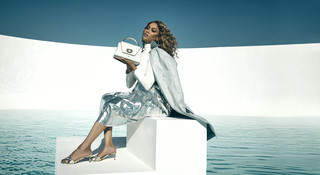 Tyra Banks feet photo thumbnail