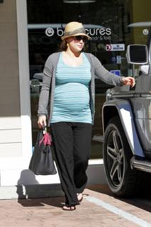 Hilary Duff feet photo thumbnail