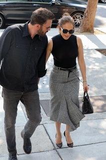 Jennifer Lopez feet photo thumbnail