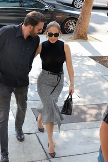 Jennifer Lopez feet photo thumbnail