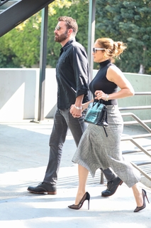 Jennifer Lopez feet photo thumbnail