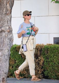 Katy Perry feet photo thumbnail