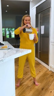 Reese Witherspoon feet photo thumbnail