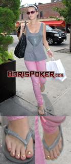 Katy Perry feet photo thumbnail