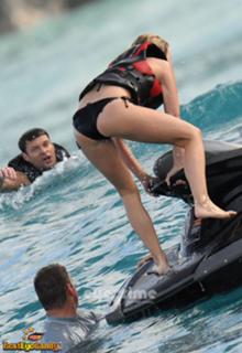 Julianne Hough feet photo thumbnail
