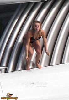 Julianne Hough feet photo thumbnail