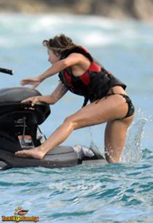 Julianne Hough feet photo thumbnail