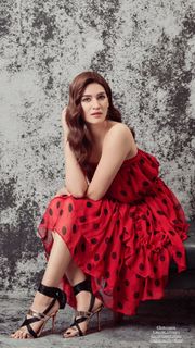 Kriti Sanon feet photo thumbnail