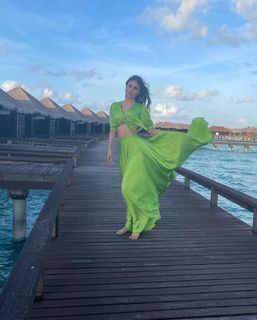 Mouni Roy feet photo thumbnail