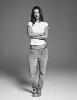 Alessandra Ambrosio feet photo thumbnail