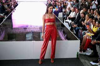 Alessandra Ambrosio feet photo thumbnail