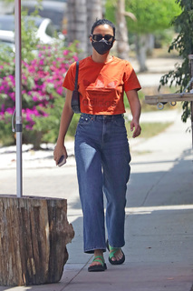 Camila Mendes feet photo thumbnail