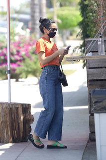 Camila Mendes feet photo thumbnail