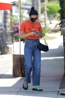 Camila Mendes feet photo thumbnail