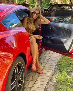 Lili Estefan feet photo thumbnail