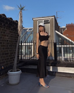 Xenia Tchoumitcheva feet photo thumbnail