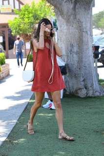 Alessandra Ambrosio feet photo thumbnail