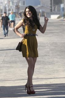 Shenae Grimes-Beech feet photo thumbnail