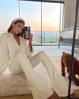 Olivia Culpo feet photo thumbnail