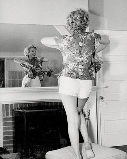 Marilyn Monroe feet photo thumbnail