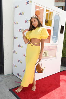 Olivia Culpo feet photo thumbnail