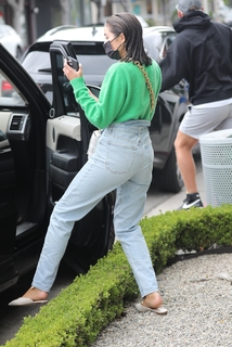 Olivia Culpo feet photo thumbnail