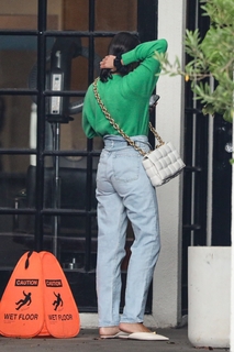 Olivia Culpo feet photo thumbnail