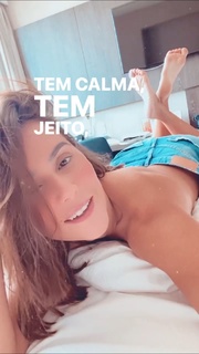 Deborah Secco feet photo thumbnail