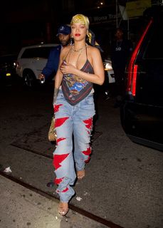 Rihanna feet photo thumbnail