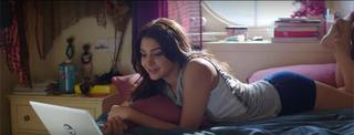 Anushka Sharma feet photo thumbnail