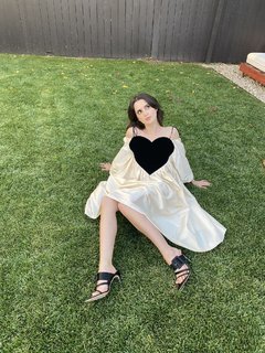 Laura Marano feet photo thumbnail