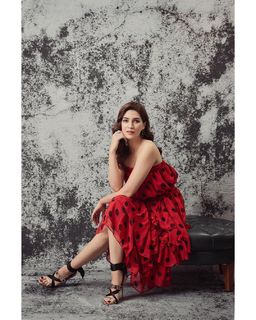 Kriti Sanon feet photo thumbnail