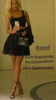 Victoria Silvstedt feet photo thumbnail