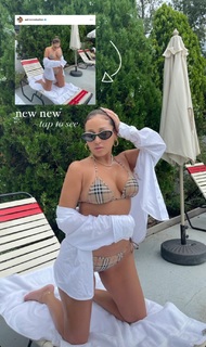 Adrienne Houghton feet photo thumbnail