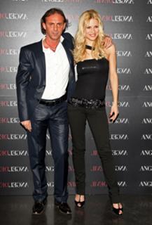 Michelle Hunziker feet photo thumbnail