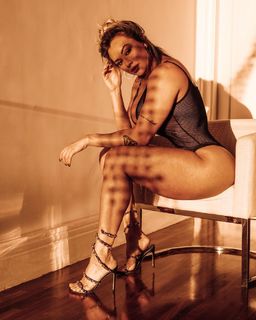 Juliana Salimeni feet photo thumbnail