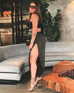 Juliana Salimeni feet photo thumbnail