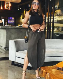 Juliana Salimeni feet photo thumbnail