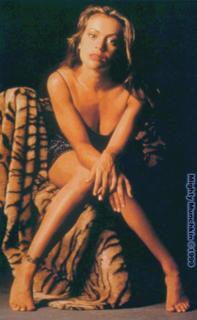 Alyssa Milano feet photo thumbnail
