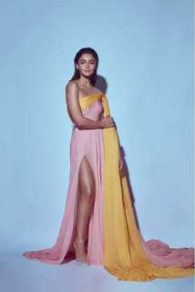 Alia Bhatt feet photo thumbnail