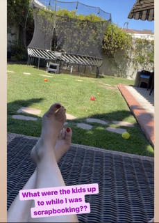 Angela Kinsey feet photo thumbnail