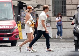 Pixie Lott feet photo thumbnail