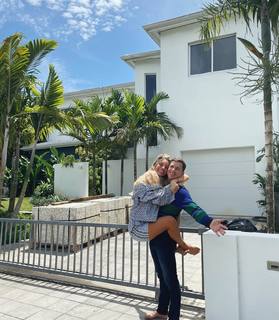 Lele Pons feet photo thumbnail