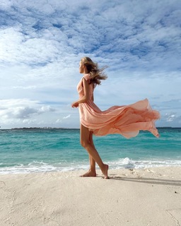 Karolina Pisarek feet photo thumbnail