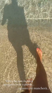 Giorgia Palmas feet photo thumbnail